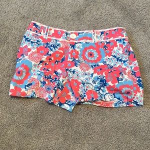 Lilly Pulitzer palm beach fit shorts in shell yeah size 2